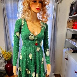 Hi, name is heavenlywillow. I sell gently used items and upcycled clothes.